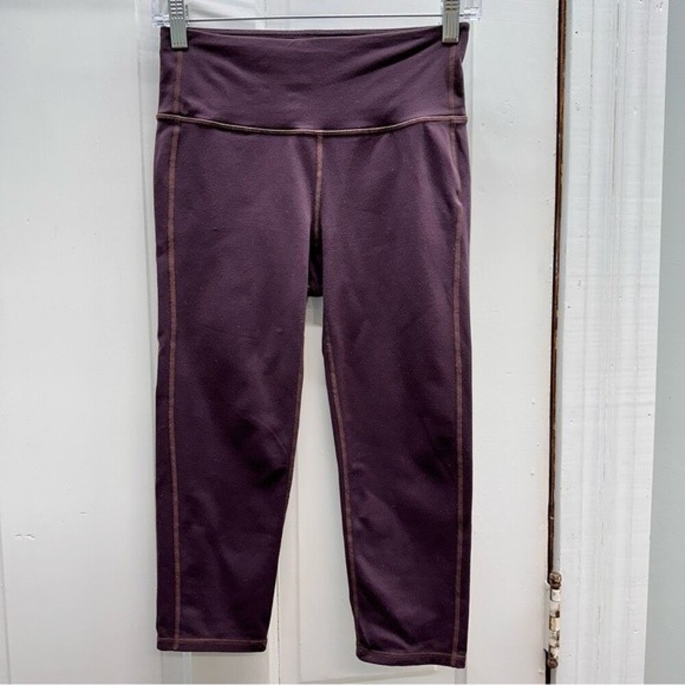 Athleta Pocket Capri Leggings Womens Small Wine Burgundy Yoga Workout Cropped